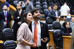 Felipe Camozzato e Comandante Nádia conferem a votação