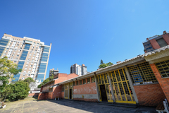 Escola fica localizada na Rua Furriel Luiz Antônio Vargas, 135