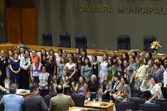 Dia Internacional da Mulher em 2018 no plenário da Câmara. Na foto, vereadoras, homenageadas e servidoras do Legislativo.