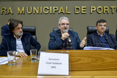 Vereador Aldacir Oliboni (E), secretário-adjunto César Sulzbach e vereador José Freitas