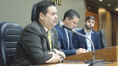 Vereadores Professor Wambert, Valter Nagelstein e Felipe Camozzato na abertura da Frente Parlamentar de Revisão Legislativa