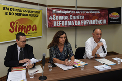 Dalvin Souza (e),  Sofia Cavedon (c) e Pepe Vargas (d) participaram da instalação da Frente 