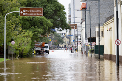 Medida visa a incentivar a recuperação de quem perdeu tudo na maior enchente da história da cidade