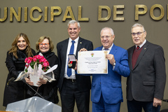 A proposição foi do presidente da Casa, vereador Mauro Pinheiro (PP), e a outorga aconteceu no Plenário Otávio Rocha