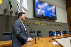 Sessão Solene de outorga do título de Cidadão de Porto Alegre ao senhor Alexandre Castilho Gamon, proposta pelo vereador Alvoni Medina. Na foto, o diretor presidente da Rede Record RS, Gustavo Paulus