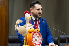 Sessão Solene de outorga do título de Cidadão de Porto Alegre ao senhor Alexandre Castilho Gamon, proposta pelo vereador Alvoni Medina. Na foto, o homenageado