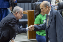 Movimentação de Plenário. Na foto, os vereadores Idenir Cecchim e Reginaldo Pujol.