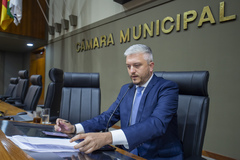 Vereador Ramiro Rosário assume momentaneamente a presidência.