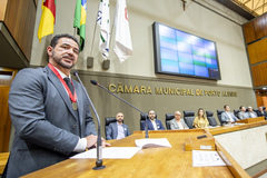 Sessão Solene de Outorga do Titulo de Cidadão de Porto Alegre ao senhor Ciarlo Barragana Fonseca, proposto pelo vereador Márcio Bins Ely. Na tribuna, o homenageado.