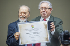 O homenageado, Paulo Timm, e o proponente, vereador Adeli Sell