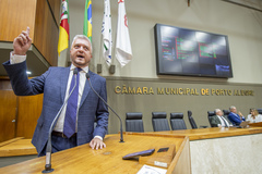  Na tribuna, o vereador Ramiro Rosário