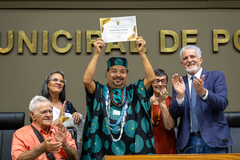 Sessão Solene de Outorga do Diploma de Honra ao Mérito à Baba Diba de Iyemonja, AEPPA – Associação de Educadores Populares de Porto Alegre, Helenir Aguiar Schürer e Antônio Viana Carboneiro. Proposta do vereador Engenheiro Comassetto.