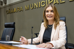 Sessão Solene de outorga do Título de Cidadã de Porto Alegre à senhora Flavia Maria Cabeleira Alvarez. A homenagem foi proposta pela vereadora Mari Pimentel e teve a vereadora Monica Leal como presidente.