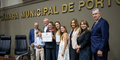 Sessão Solene de outorga do Título de Cidadã de Porto Alegre à senhora Flavia Maria Cabeleira Alvarez. A homenagem foi proposta pela vereadora Mari Pimentel e teve a vereadora Monica Leal como presidente.